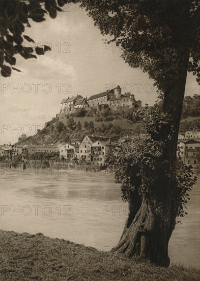 'Burghausen (Salzach)', 1931. Artist: Kurt Hielscher.