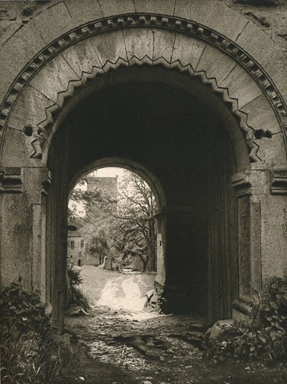 'Ruine Salzburg. Salzburg ruins near Neustadt', 1931. Artist: Kurt Hielscher.