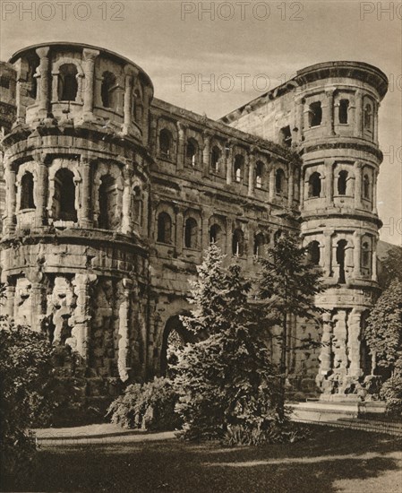 'Trier. Porta Nigra', 1931. Artist: Kurt Hielscher.