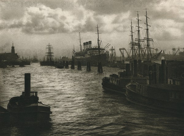 'Im Hamburger Hafen - (In Hamburg Harbour)', 1931. Artist: Kurt Hielscher.