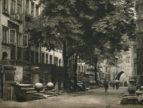 'Danzig. Frauengasse', 1931. Artist: Kurt Hielscher.