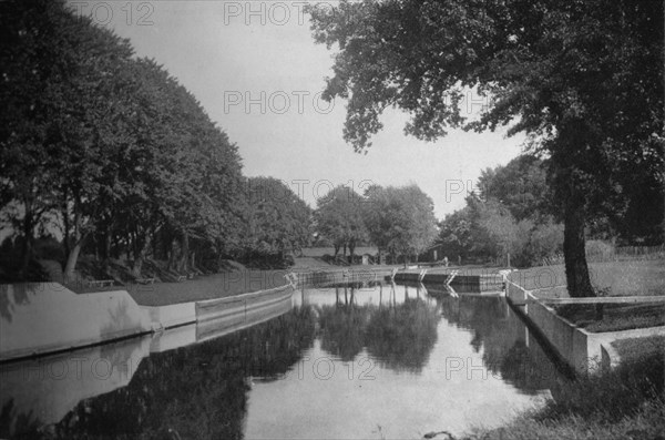 'Cuckoo Weir', 1935. Artists: Mr Mundy, Hills and Saunders.