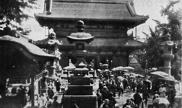 ''At Asakusa, the great temple of Tokyo, the fortune-telling business is brisk', c1900, (1921).  Artist: Julian Leonard Street.