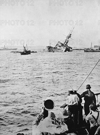 'The Majestic sinking after being torpedoed by an enemy submarine', 1915. Artist: Unknown.