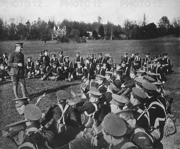 'An open-air lecture in the Parks, Oxford', 1915. Artist: Unknown.