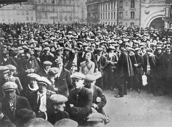 'The new French armies: Conscripts and volunteers waiting to enrol for service', 1915. Artist: Unknown.