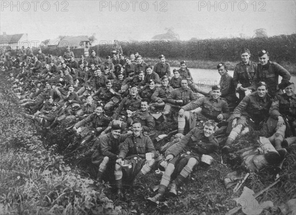 'Royal Army Medical Corps recruits take a meal in the open', 1915. Artist: Unknown.