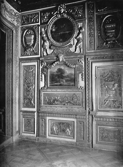 'State Bedroom, Showing Alcove  - H¶tel Lauzun', 1903. Artist: Unknown.