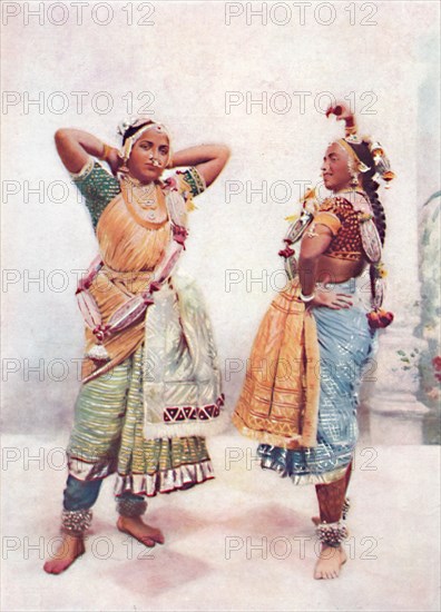 Baroda nautch girls, 1902. Artist: Vernon & Co.