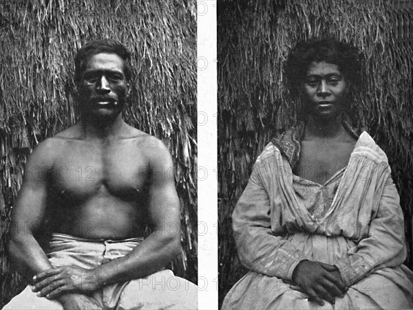 Male and female Hawaiians in full face, 1902. Artist: Unknown.