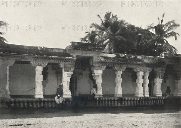 'Wandelhalle eines Hindutempels, Ceylon', 1926. Artist: Unknown.