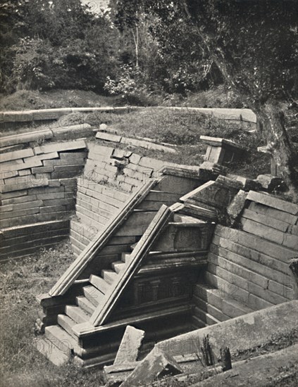 'Kuttam Pokuma (Die zwei Badeteiche) Anuradhapura', 1926. Artist: Unknown.