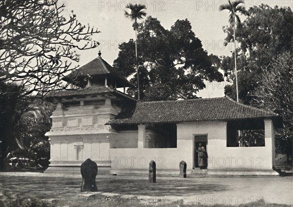 'Gedige Vihara, Kandy (Beispiel eines buddhistischen Tempels im Stile eines Hinduheiligtums, Dewale, Artist: Unknown.