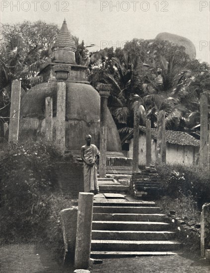 'Ambatthala Dagoba in Mihintale, Ruhestatte der Reliquien des Mahinda, erbaut 275 v. Chr.', 1926. Artist: Unknown.