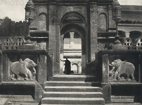 'Kloster im Tempeldes Heiligen Zahnes (Dalada Maligawa Vihara), Kandy', 1926. Artist: Unknown.