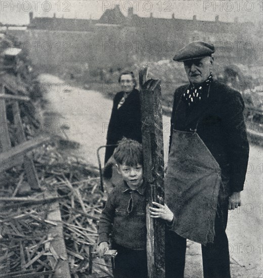 'East End family', 1941. Artist: Cecil Beaton.