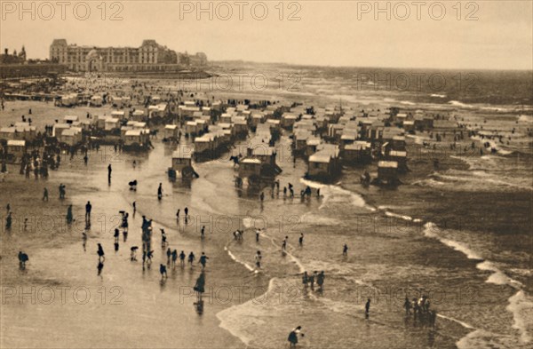'General View of the Strand at Bath-time', c1928. Artist: Unknown.