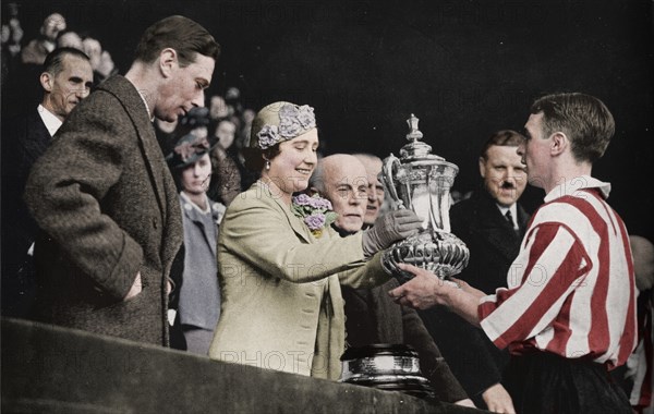 'The Queen Presents The Cup', 1937. Artist: Unknown.