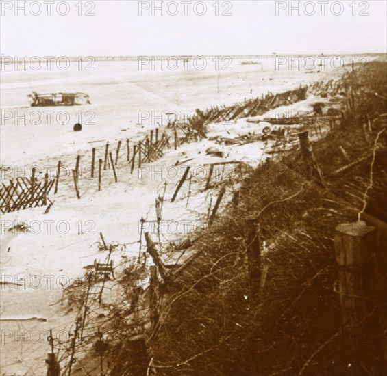 Barbed wire barriers on the beach, Nieuwpoort-Bad, Flanders, Belgium, c1914-c1918. Artist: Unknown.