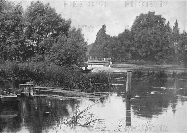 'Pangbourne Weir', c1896. Artist: Unknown.