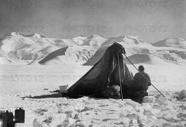 'Dr. Wilson Sketching On The Beardmore Glacier', 13 December 1911, (1913). Artist: Robert Falcon Scott.