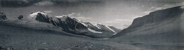 'An Ice-Free Outlet Valley', c1911, (1913). Artist: Frank Debenham.