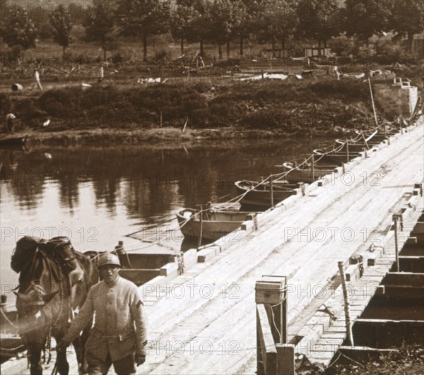 Pontoon bridge over the River Aisne at Venizel, Aisne, France, c1914-c1918. Artist: Unknown.