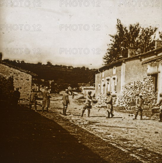 Building defences, c1914-c1918. Artist: Unknown.