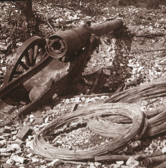 Destroyed 155 gun, c1917-c1918. Artist: Unknown.