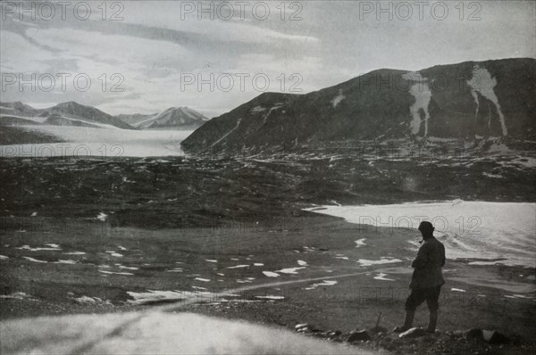 'The Mouth of Dry Valley, Showing The Commonwealth Glacier', 1912, (1913).  Artist: Frank Debenham.