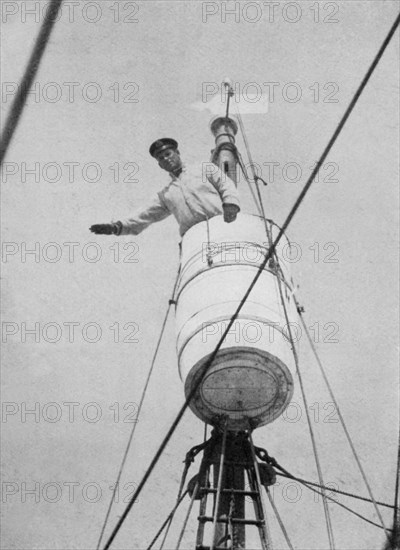 'Lieutenant Evans in the Crow's Nest', c1910?1913, (1913). Artist: Herbert Ponting.