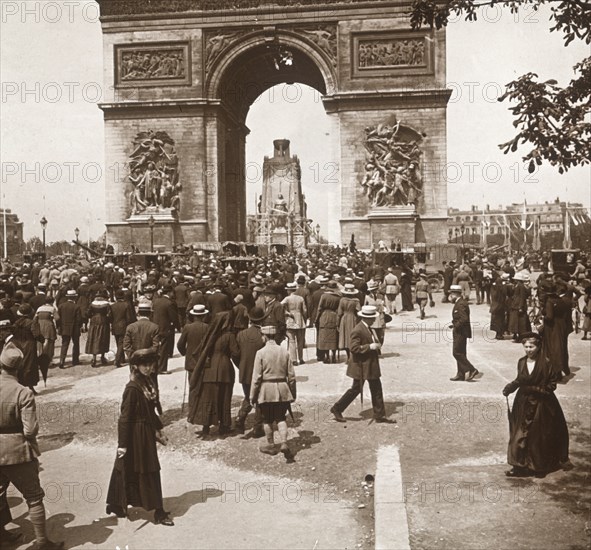 Victory celebration, civilians at the Arc de Triomphe, Paris, France, July 1919.  Artist: Unknown.