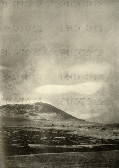 'Dumb-Bell Cloud Above Erebus', c1908, (1909). Artist: Unknown.