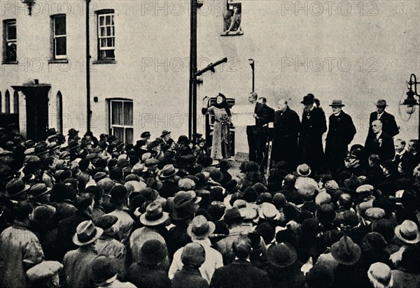 'Declaring the Poll at Epping', 1924, (1945). Creator: Unknown.