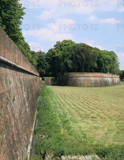 Town walls, Lucca, Tuscany, Italy