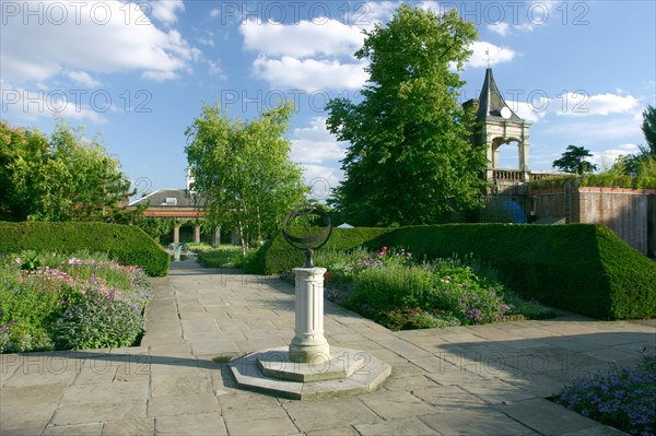 Sculpture in Holland Park, London. Artist: Peter Thompson.