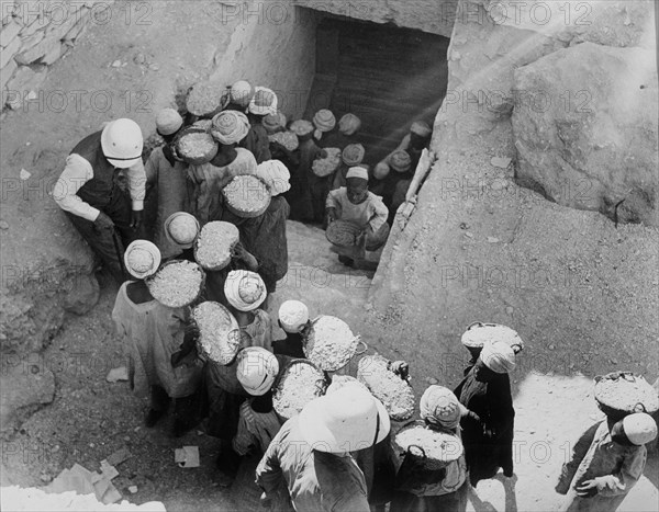 Closing the Tomb of Tutankhamun, Valley of the Kings, Egypt, February 1923  Artist: Harry Burton