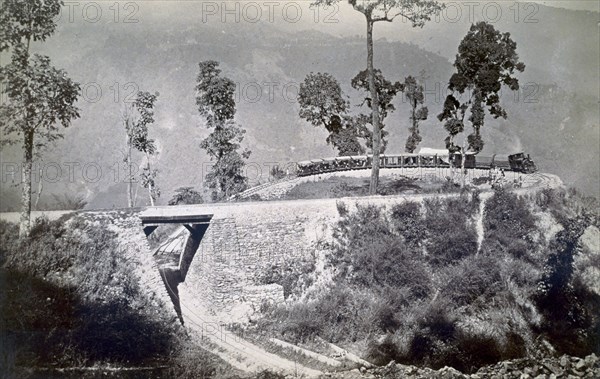 'The loop at Agony Point at Tindharia on the Darjeeling Himalayan Railway', 1880s. Artist: Unknown