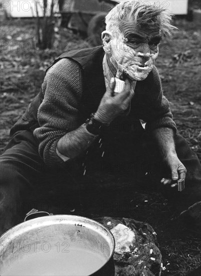 Gipsy shaving, Lewes, Sussex, 1964.