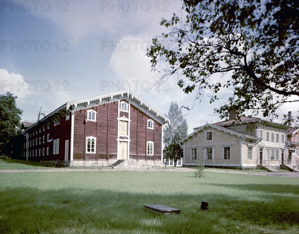 Arabia Notsjö glassworks, Finland, 1960s. Artist: Göran Algård