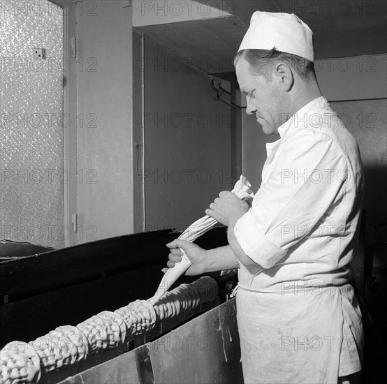 Making a Baumkuchen ('tree cake'), Landskrona, Sweden, 1952. Artist: Unknown