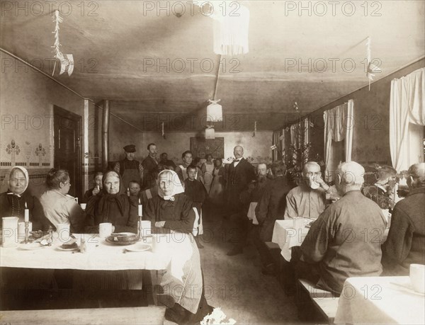 Christmas in the almshouse, Landskrona, Sweden, 1910-1915. Artist: Unknown