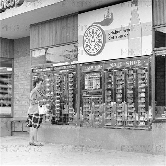 Automatic machine outside a self-service shop, Landskrona, Sweden, 1962. Artist: Unknown