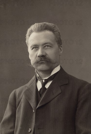 Studio portrait of a man, c1900. Artist: Unknown