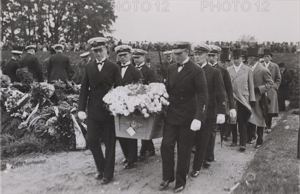 Funeral of Captain Liljeberg and Nils Uttergård, Sweden, 1932. Artist: Otto Ohm