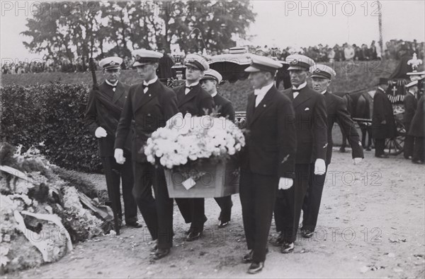Funeral of Captain Liljeberg and Nils Uttergård, Sweden, 1932. Artist: Otto Ohm