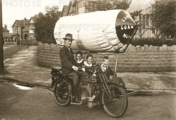 Family in a coal gas powered motorcycle, Nottingham, Nottinghamshire, 1916. Artist: Unknown