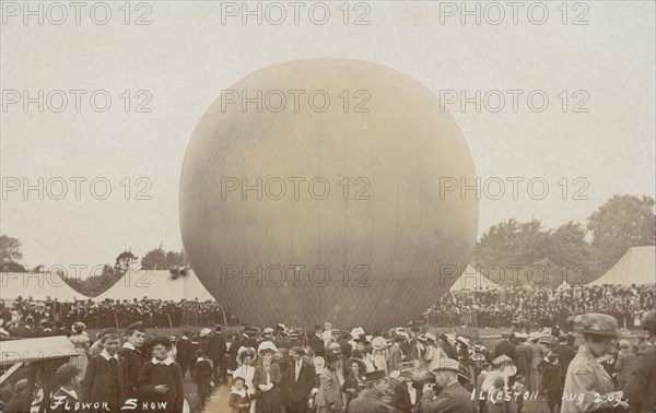 Hot air balloon at Ilkeston Flower Show, Derbyshire, 2nd August 1909. Artist: EB Turner