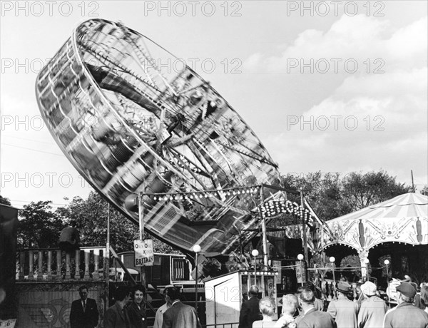 'Meteorite' ride, Goose Fair, Forest Recreation Ground, Nottingham, Nottinghamshire, 1961. Artist: George L Roberts