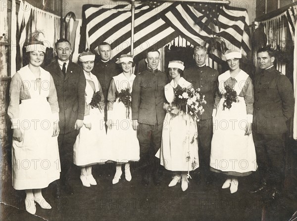 Nurses and soldiers, Lovell Hospital, Fort Sheridan, Illinois, USA, 1915. Artist: Unknown